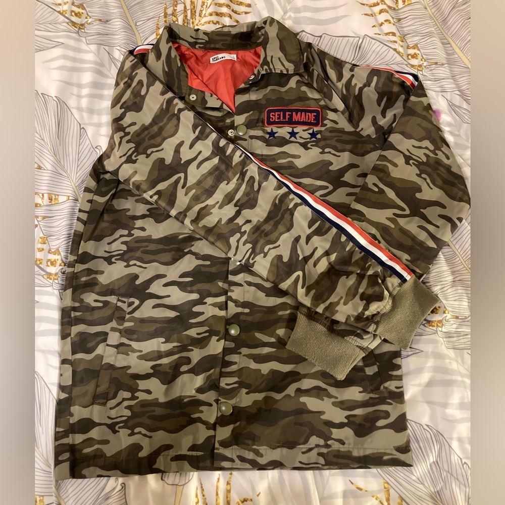 Epic Threads “Self Made” Camo print Windbreaker